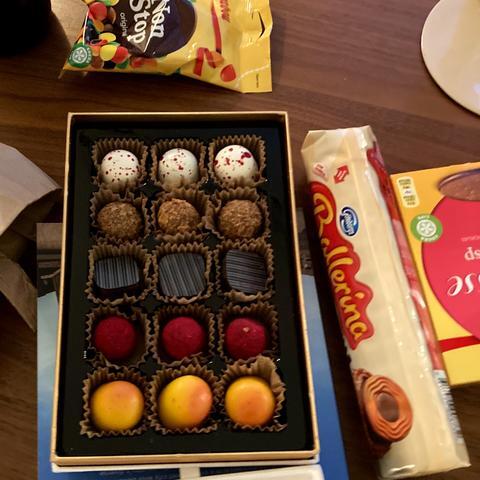 Our Rankings & Reviews of the 10 Best Keto Snacks of 2022!